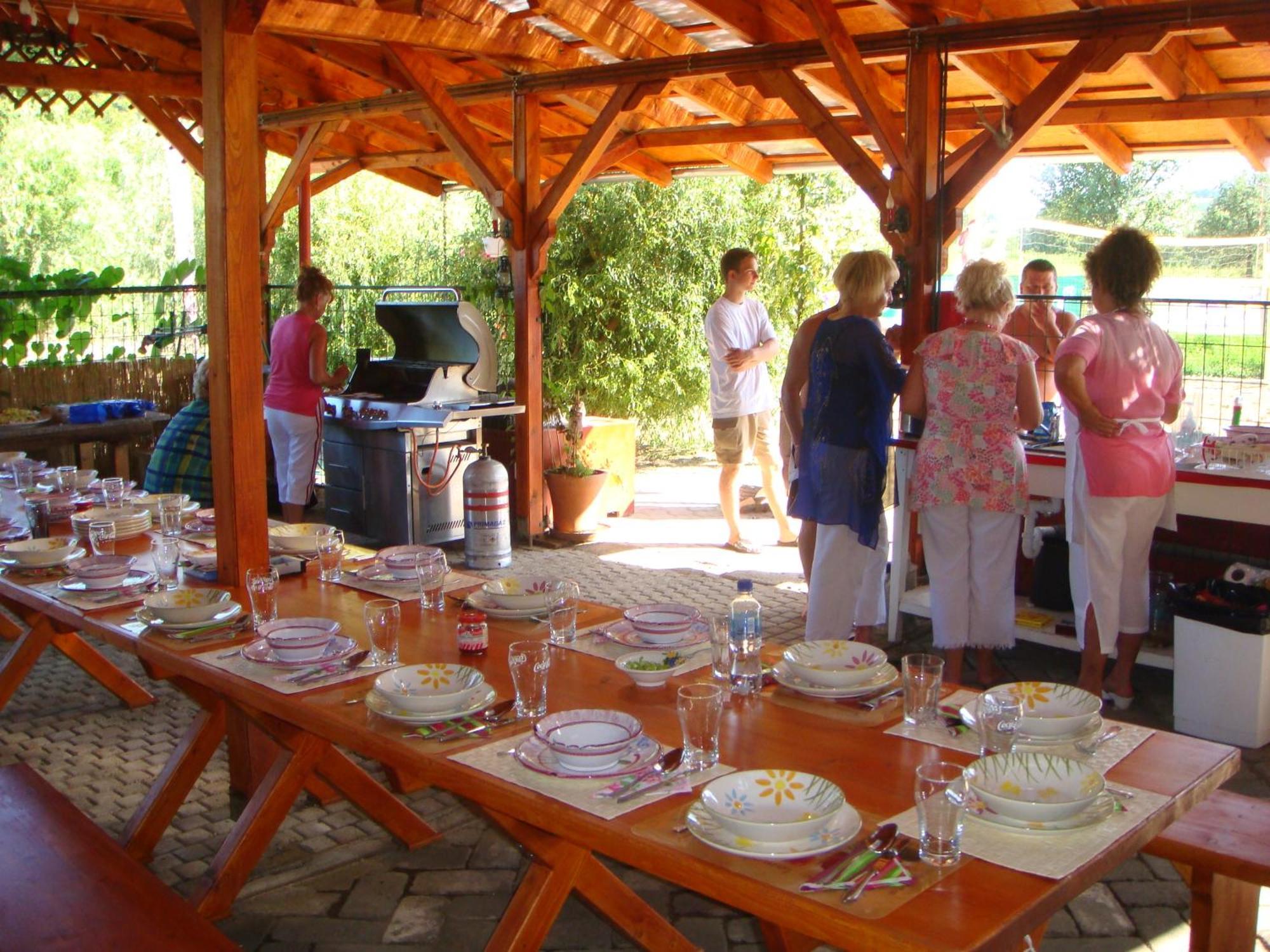 Holiday Vendeghaz Es Szabadidokert Jardanhaza Exterior photo