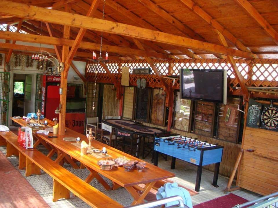 Holiday Vendeghaz Es Szabadidokert Jardanhaza Exterior photo